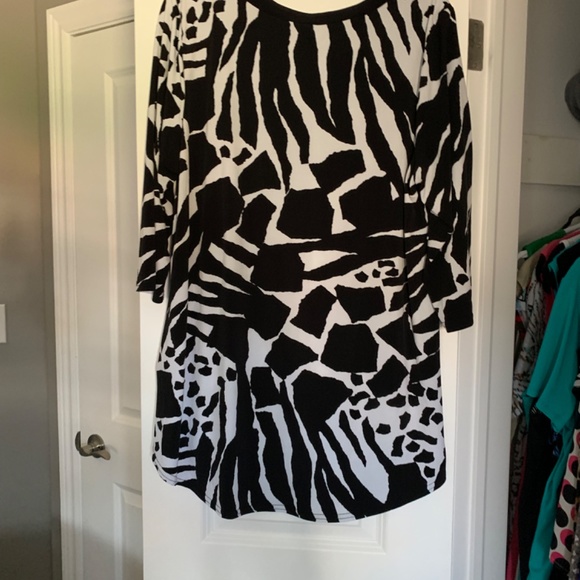 Joseph Ribkoff 16 black/white top - Picture 2 of 5